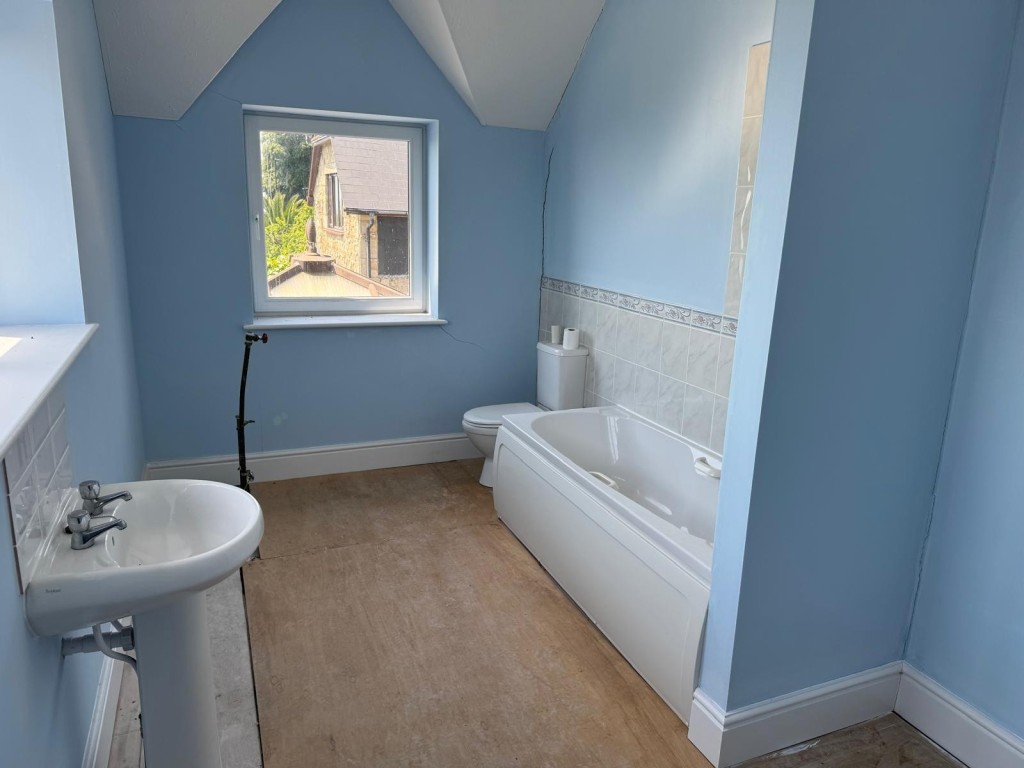 Lot: 88 - TWO-BEDROOM COTTAGE FOR IMPROVEMENT - The Part Fitted Bathroom